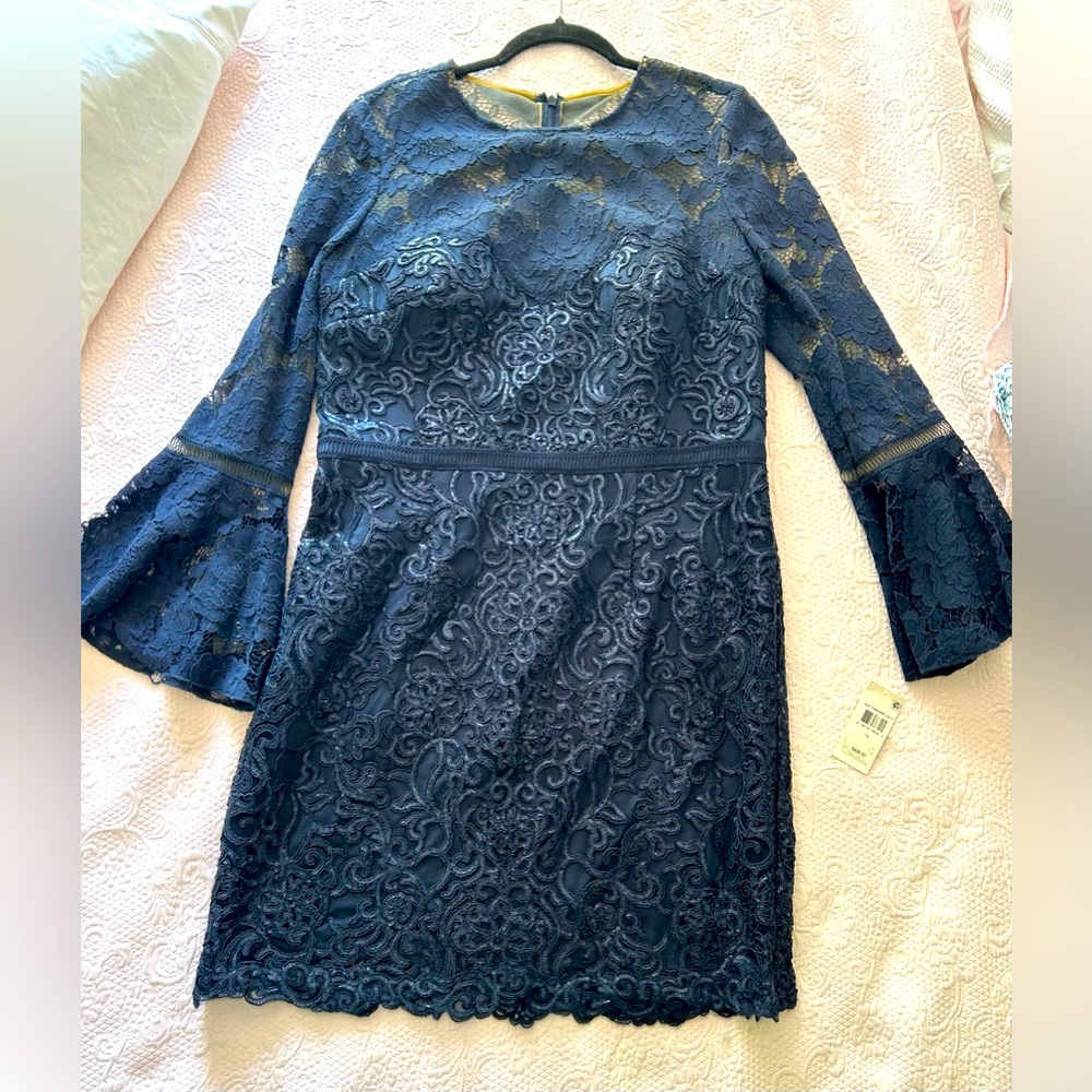 Tadashi Shoji Sz14 Navy/Midnight bl lace matte sequin sheath dress bell sleeves.
